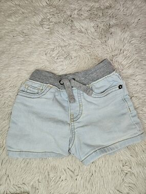 OshKosh B'gosh Light Wash Denim Pull-On Shorts 12M🩷